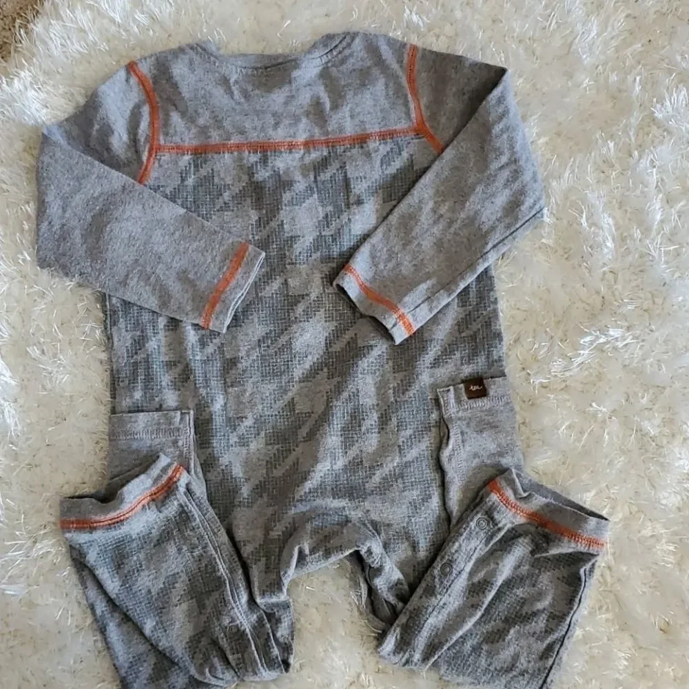 18-24 month onsie by Tea. Excellent condition